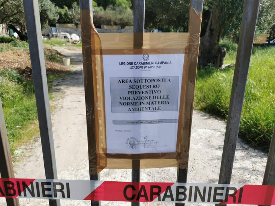 Sapri, discarica con rifiuti speciali: 3 nei guai