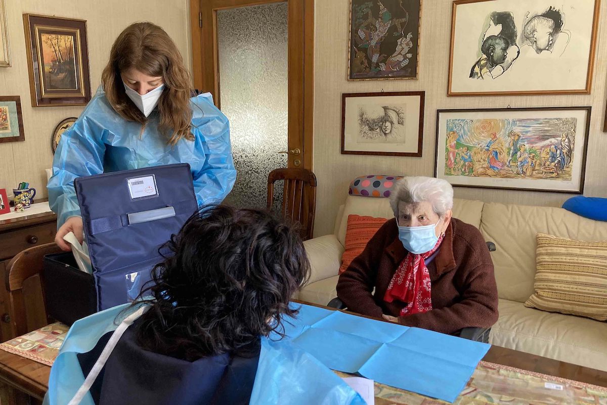 Vaccini, partono somministrazioni a domicilio in provincia di Salerno
