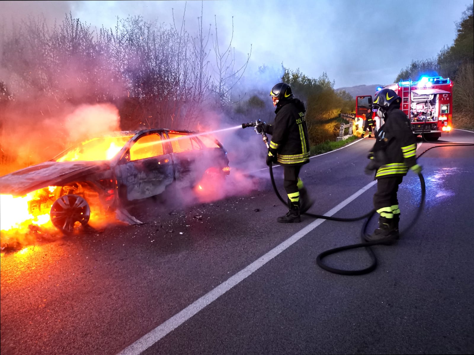 Montesano, auto in fiamme: illeso conducente