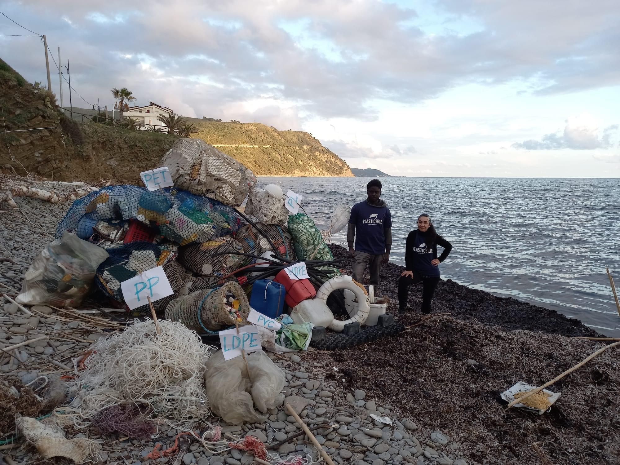 Castellabate, racconti 200 chili di plastica tra Ogliastro Marina e Licosa