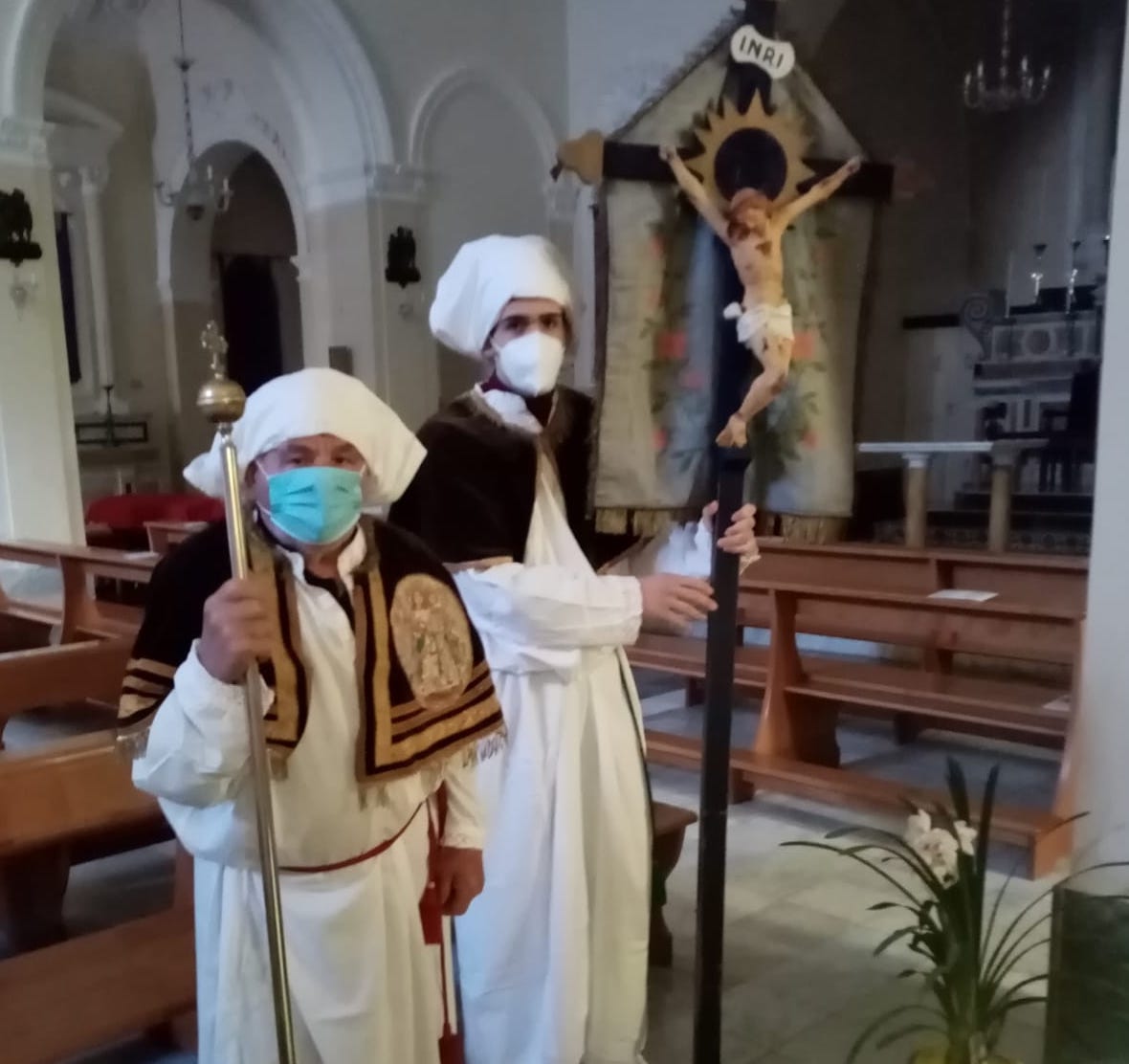 Cilento, nonno e nipote: il pianto della Madonna dei confratelli ai tempi del Covid