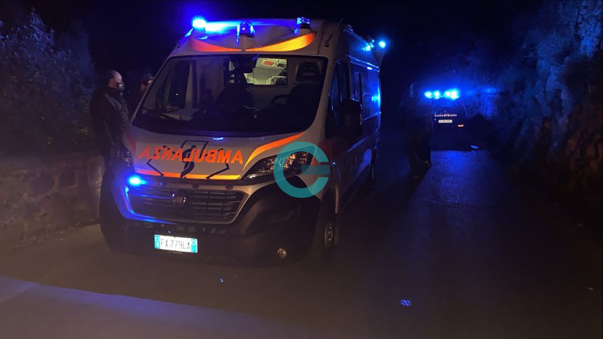 Camerota, accoltellato 29enne nella notte