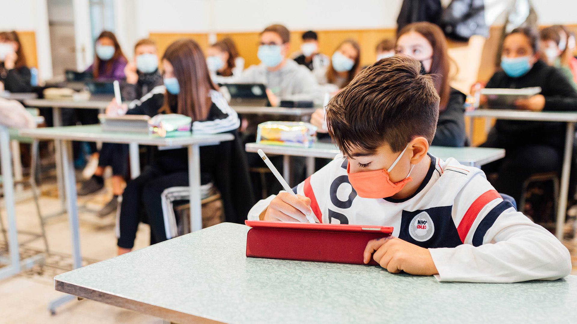 Scuola, gli studenti campani tornano in classe