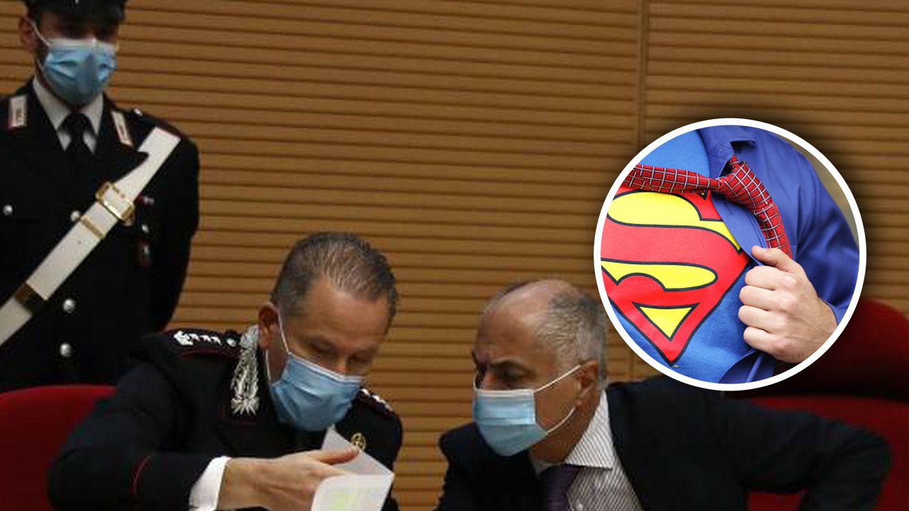 Ladro con la maglia di Superman svaligia la scuola: arrestato