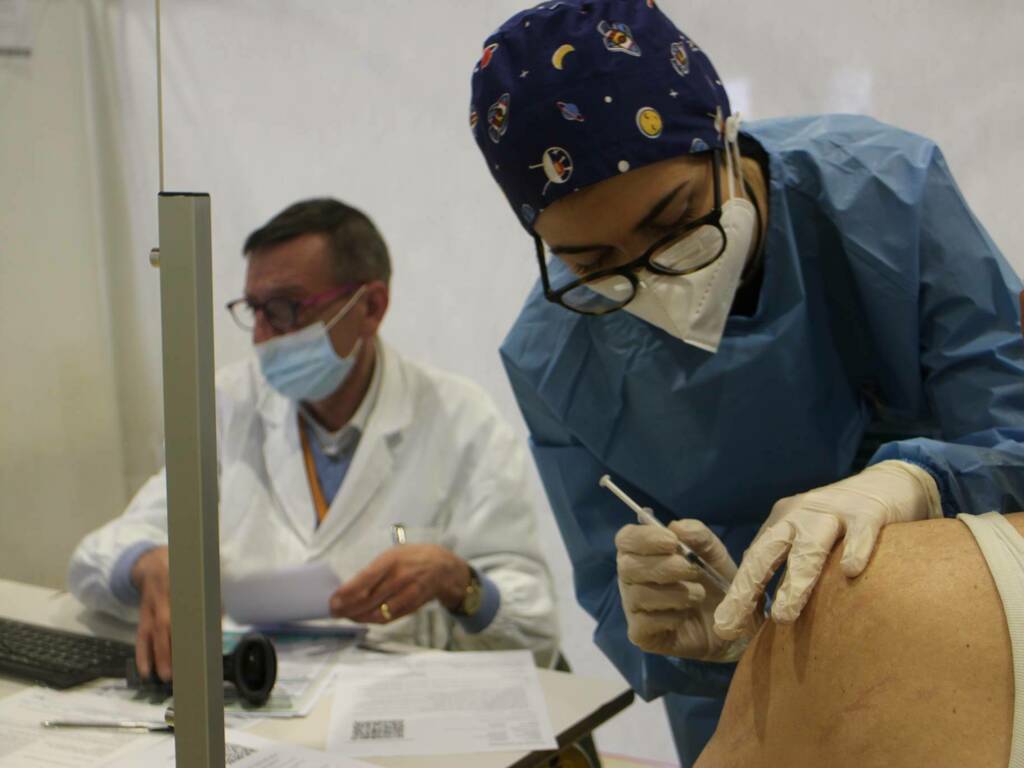 Vaccini, in Campania partono adesioni per over 50