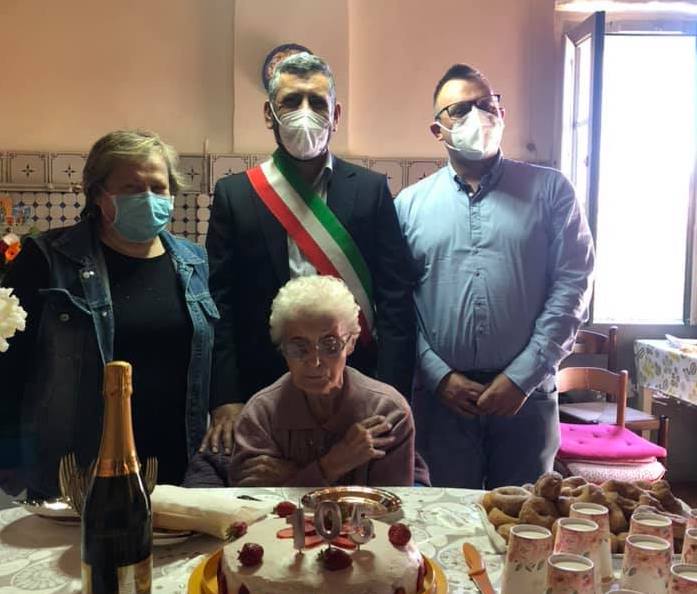 Torraca, zia Itala compie 105 anni