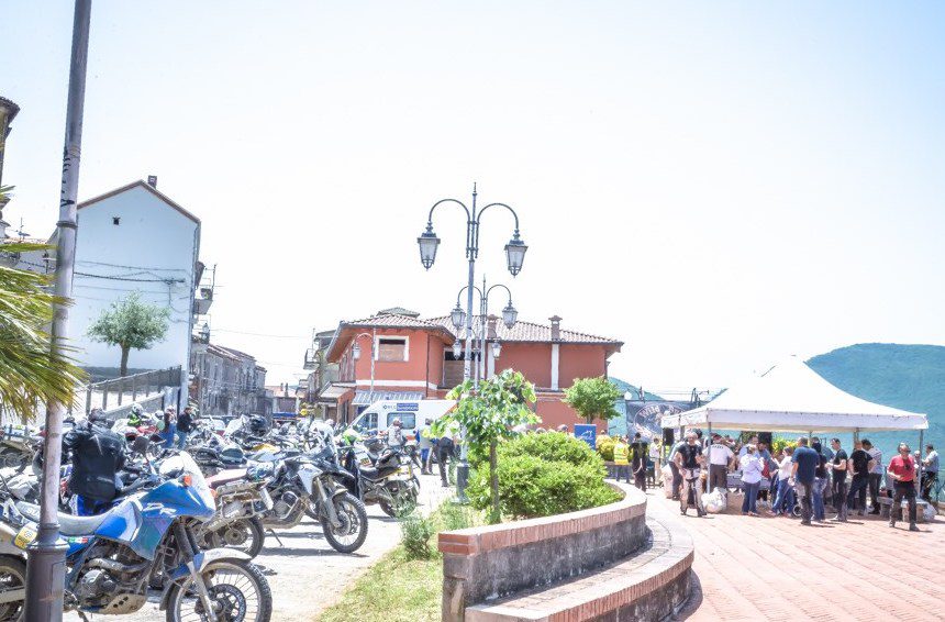 Italian Challenge, il maxi viaggio in moto arriva a Sanza
