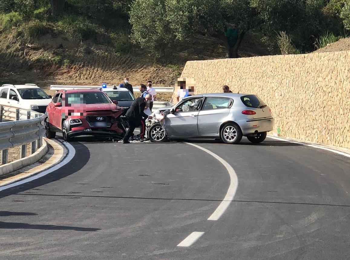 Incidente stradale a Pisciotta, due feriti