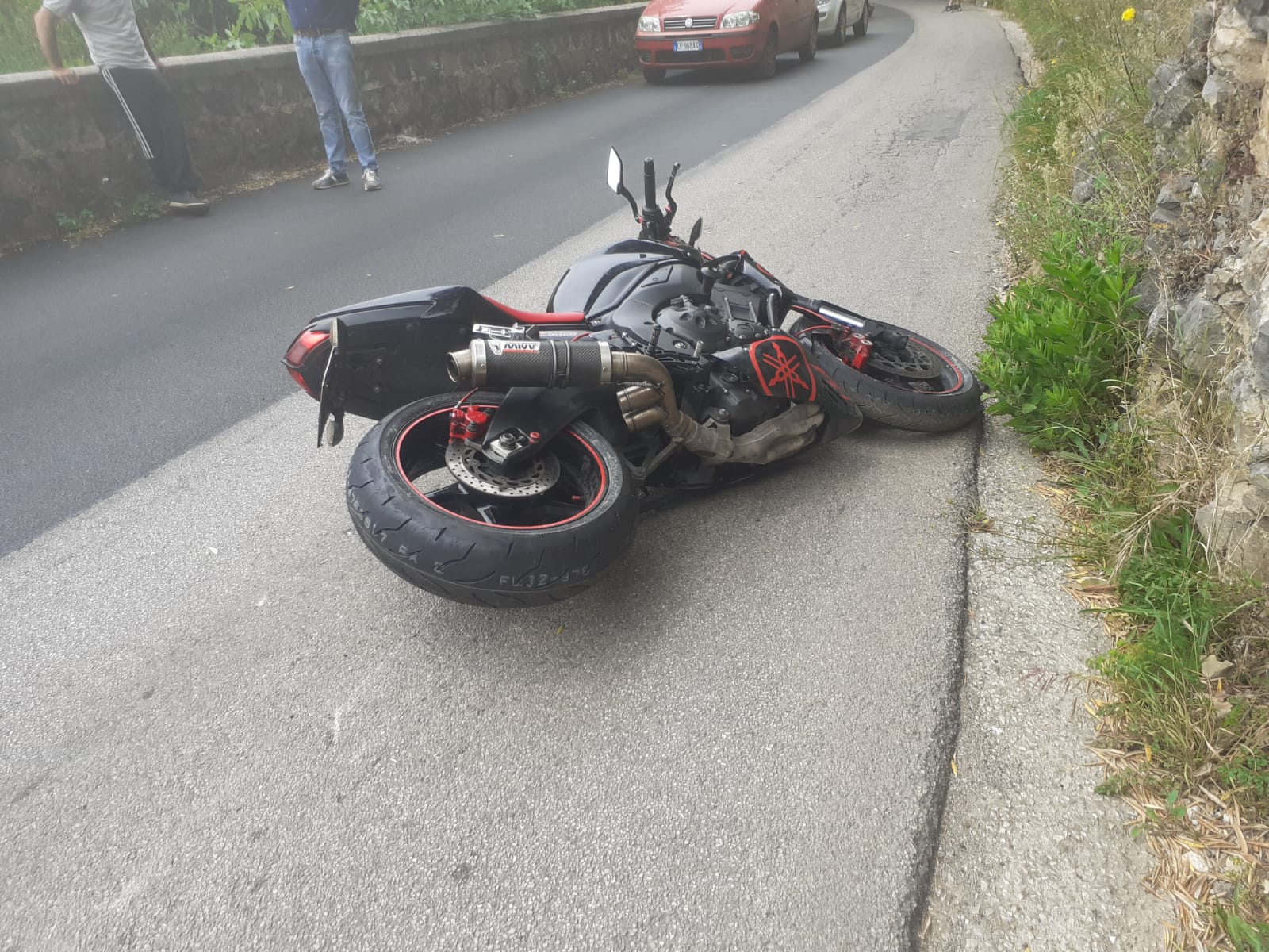 Camerota, scivola con la moto: ambulanza per un 35enne