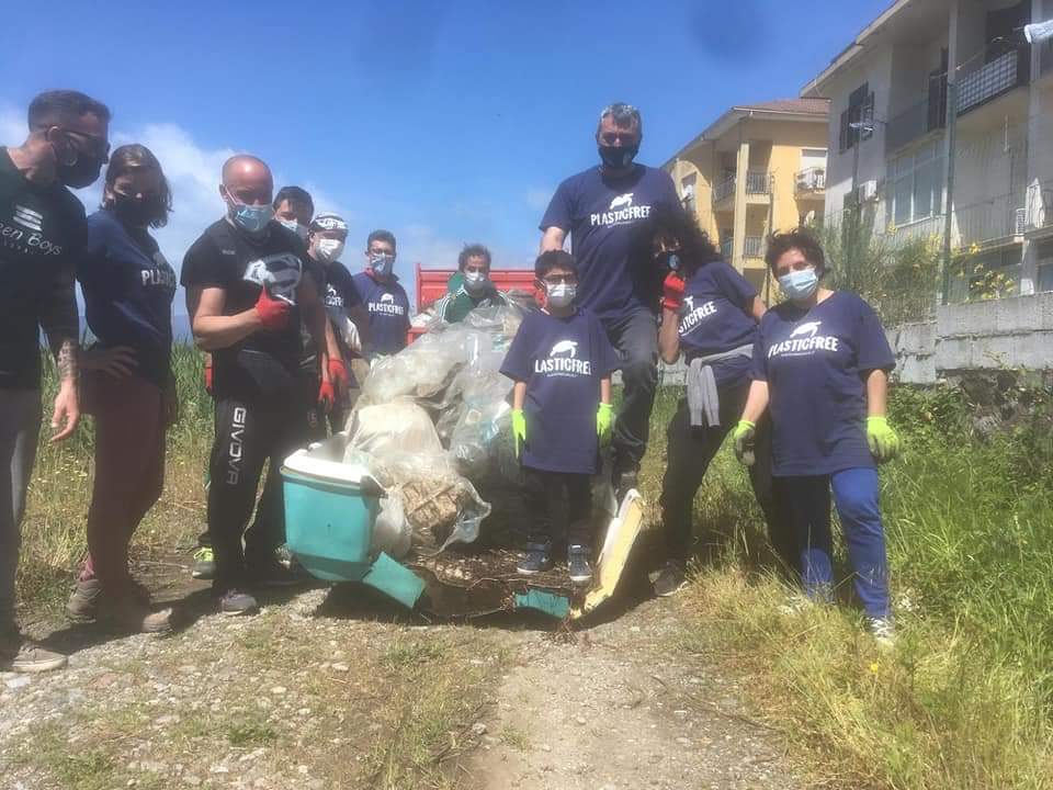 Volontari per l’ambiente a Sapri, Torraca e Tortorella: raccolti rifiuti abbandonati