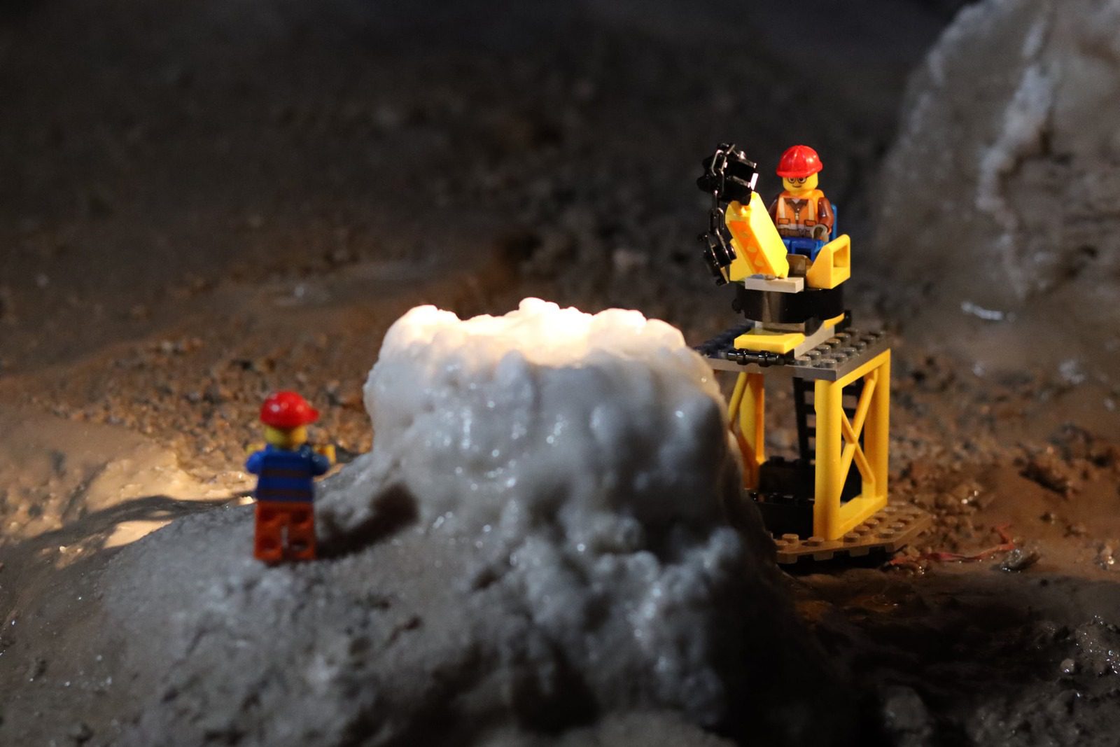 I mini Lego nelle Grotte di Pertosa Auletta: modellano la caverna di notte