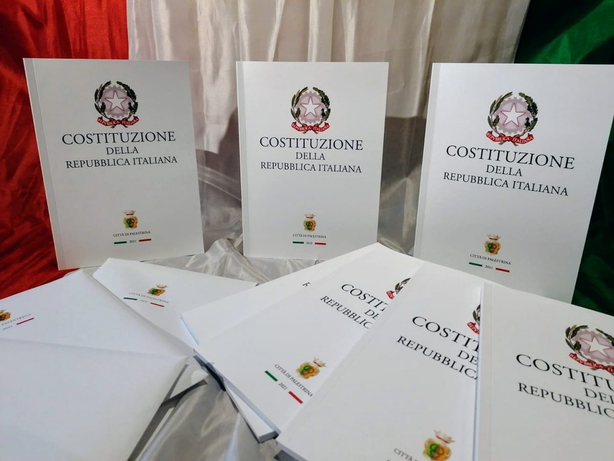 Costituzione e lettera ai neo 18enni, così Padula celebra la Festa della Repubblica