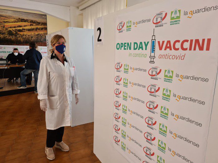 Vaccini, in Campania al via nei luoghi di lavoro