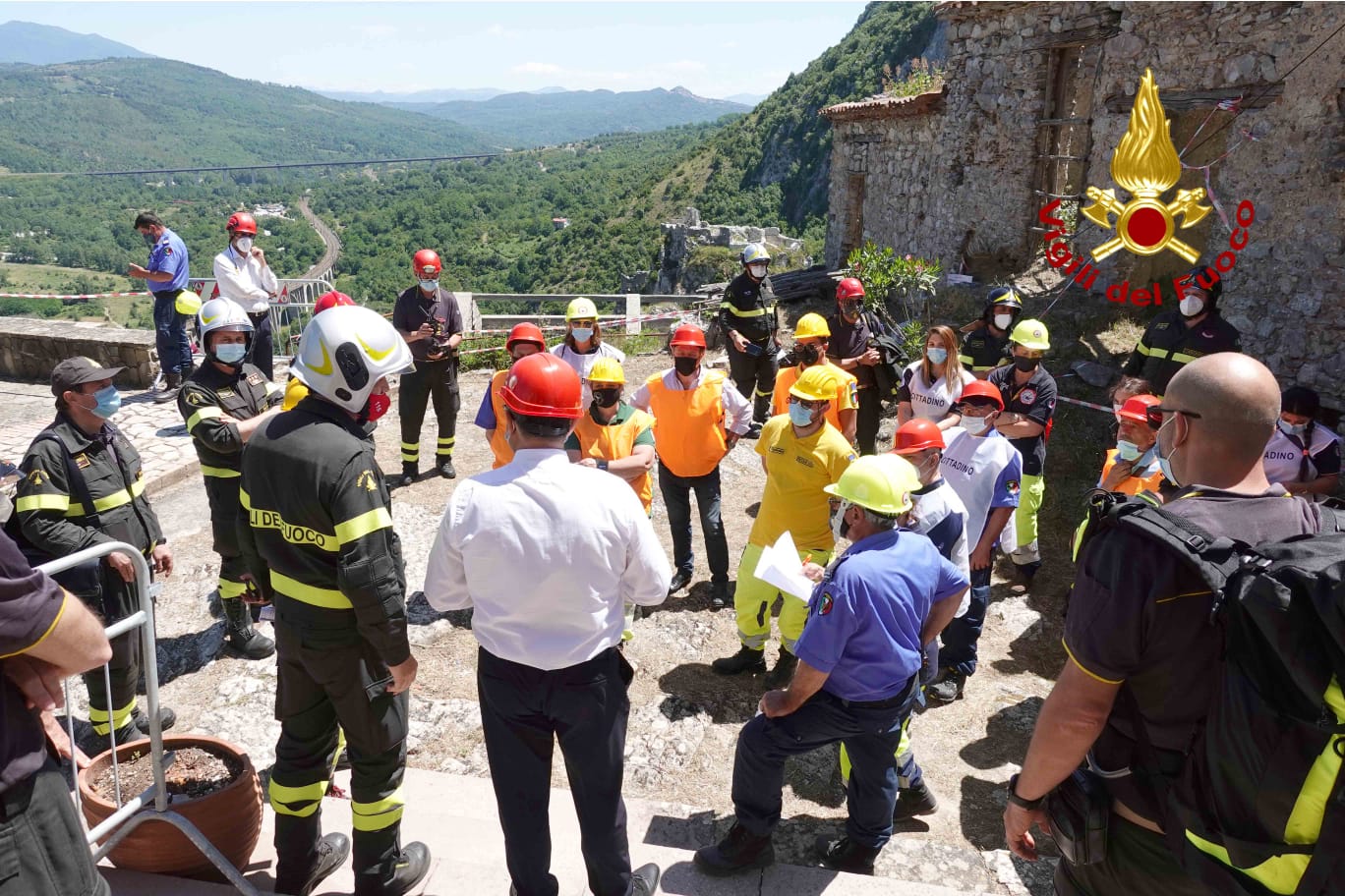 Il borgo vecchio di San Severino di Centola è campo d’addestramento dei vigili del fuoco | FOTO