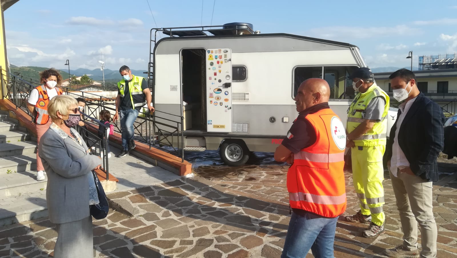 Muore di Covid, la famiglia dona un camper alla Protezione civile di Polla