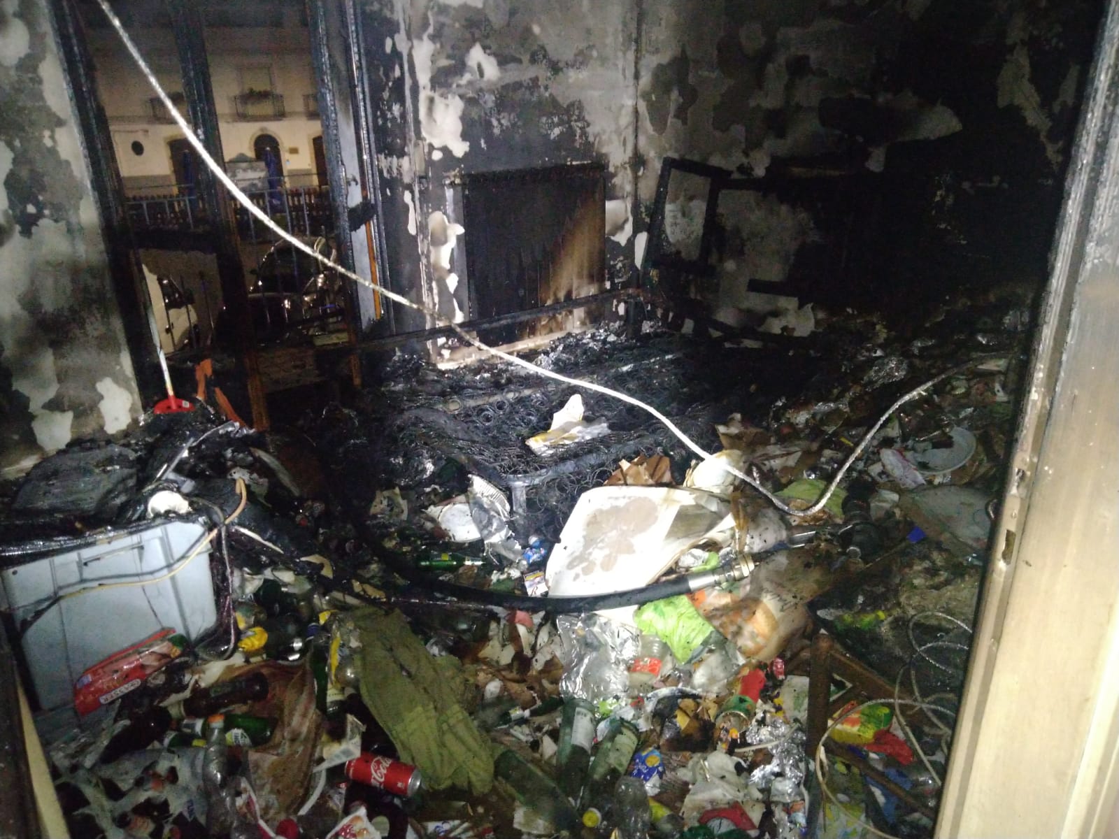 Polla, abitazione in fiamme nella notte: 52enne ferito