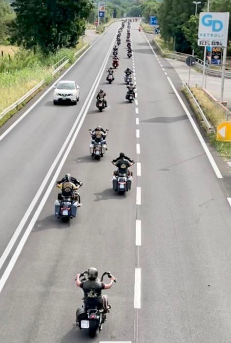 Centinaia di bikers in sella alle Harley Davidson in viaggio alla scoperta del Cilento | FOTO