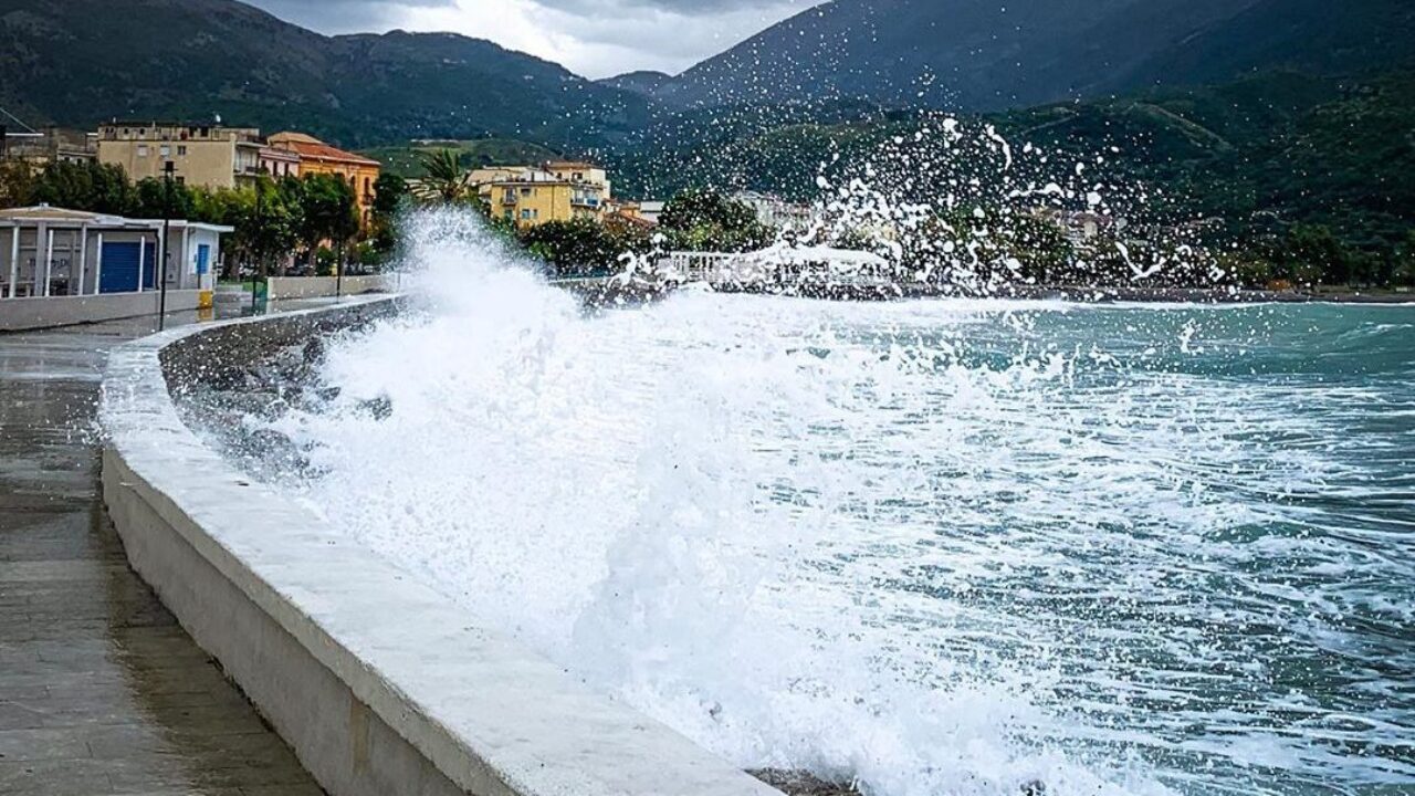 Sapri, allerta meteo: chiuse le scuole di ogni ordine e grado