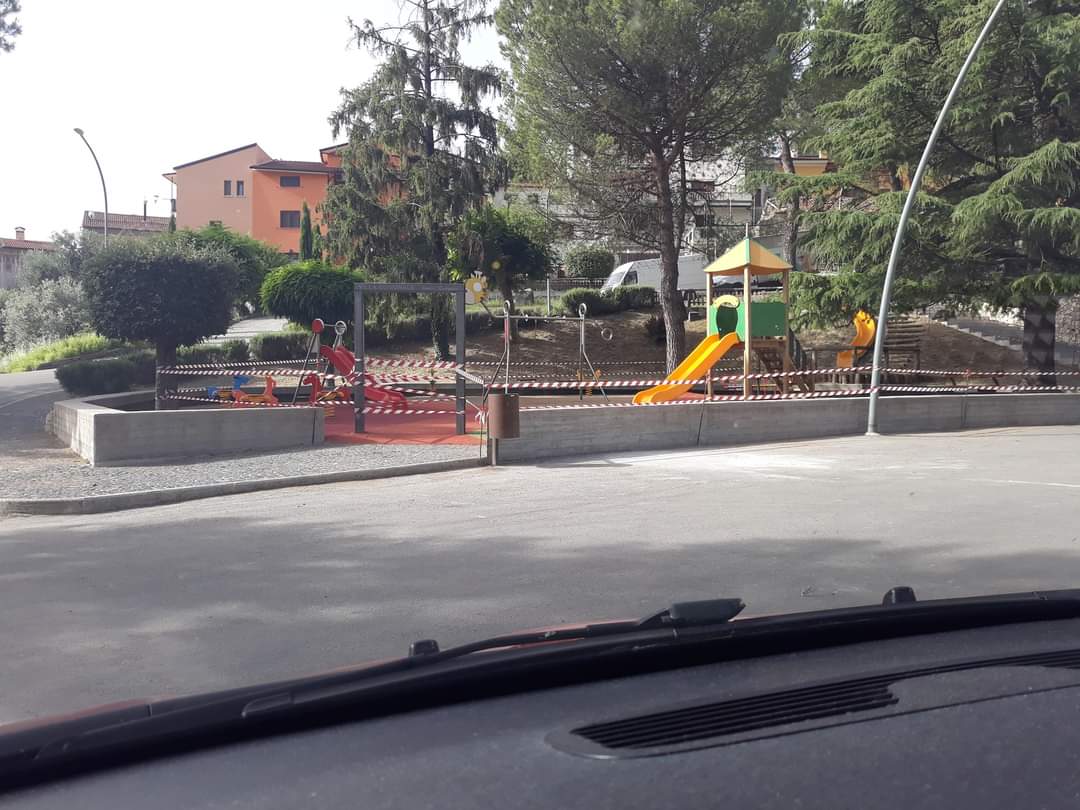 «Uso inappropriato dei giochi della villa comunale», l’amarezza del sindaco di Monte San Giacomo