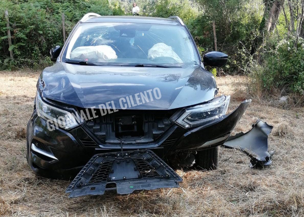 Celle di Bulgheria, schianto alla rotonda: due auto coinvolte