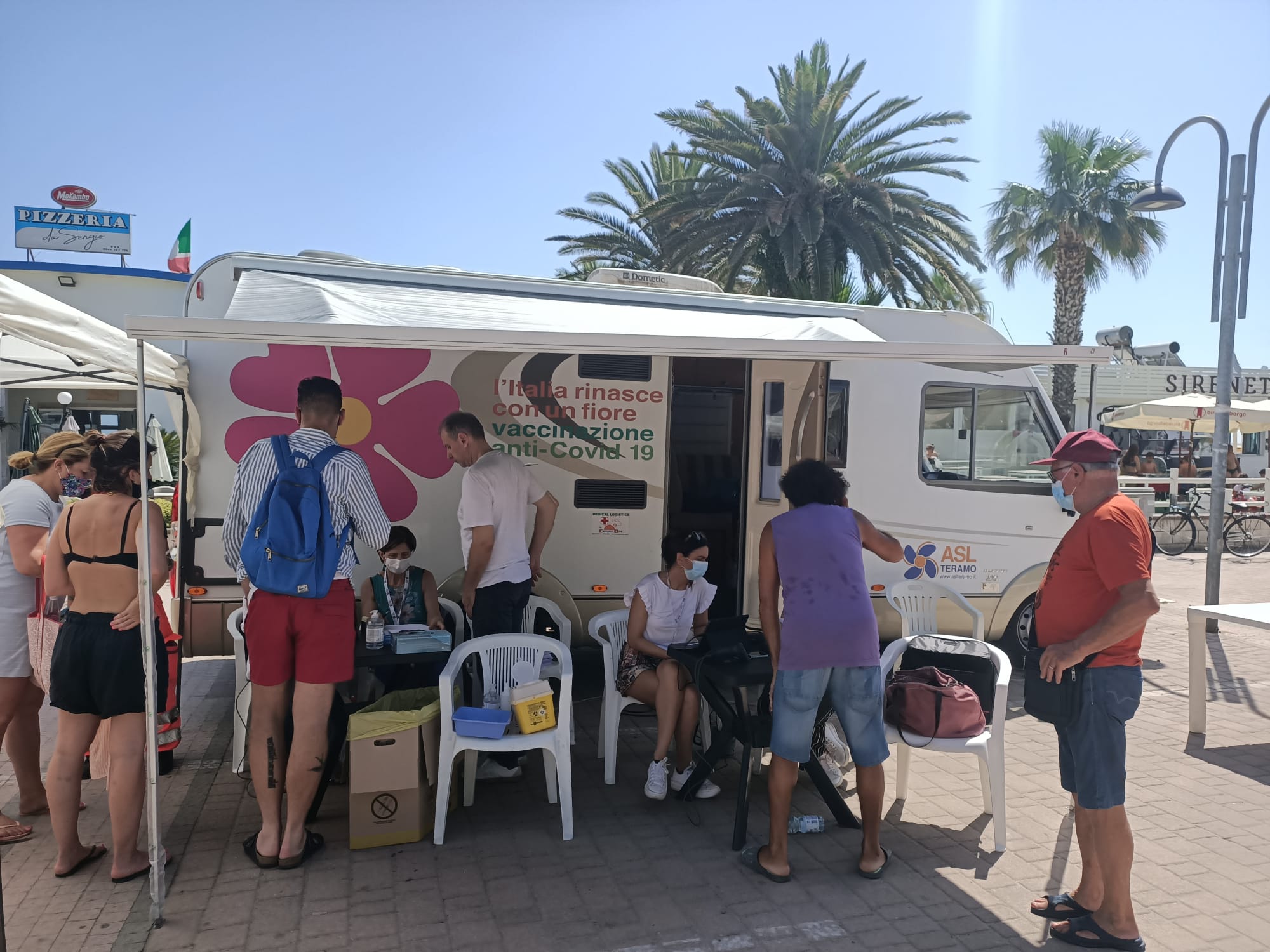 Sulle spiagge del Cilento un camper vaccina i turisti e i residenti: date e orari