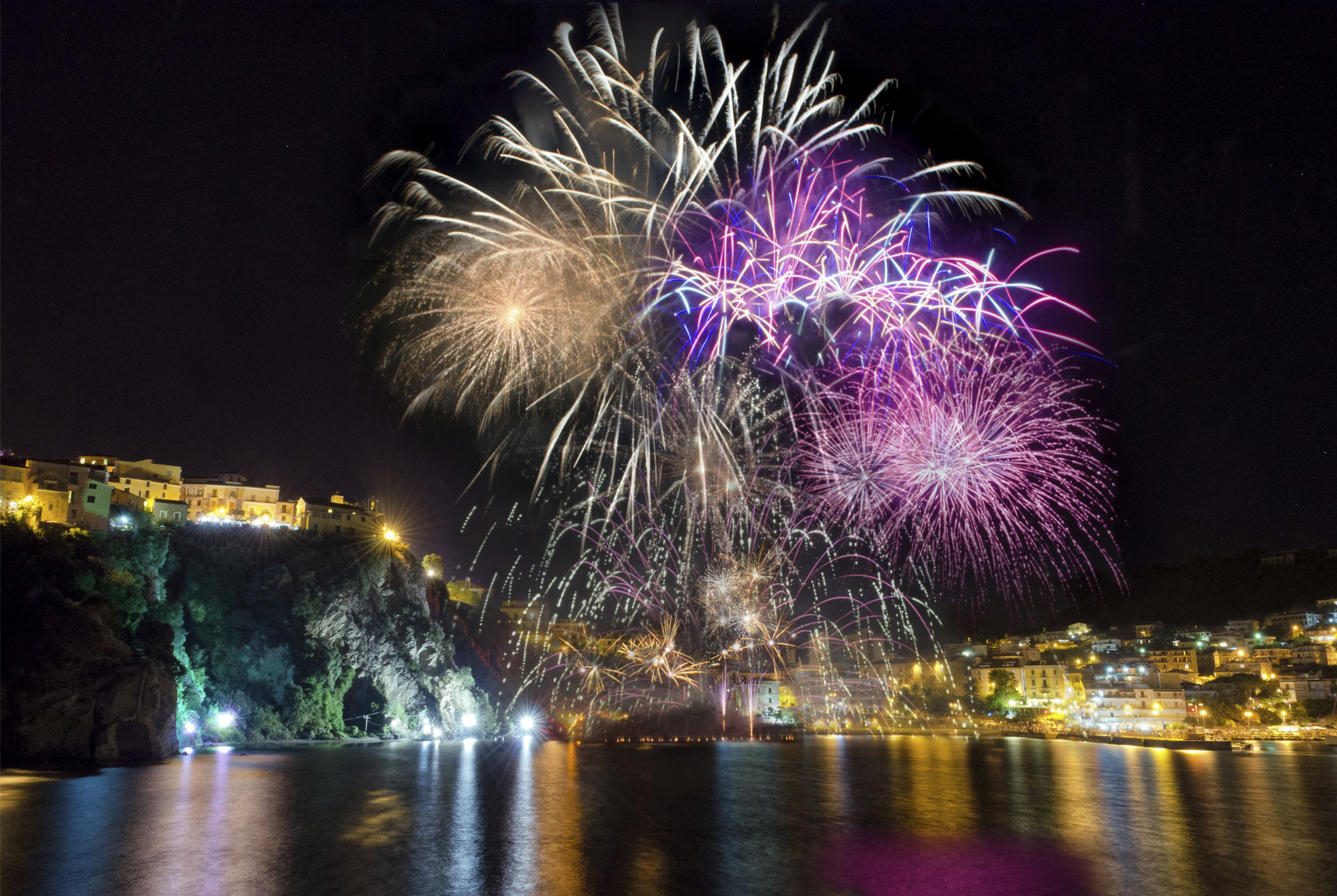 Agropoli, aumento contagi: sindaco vieta fuochi per festa Madonna