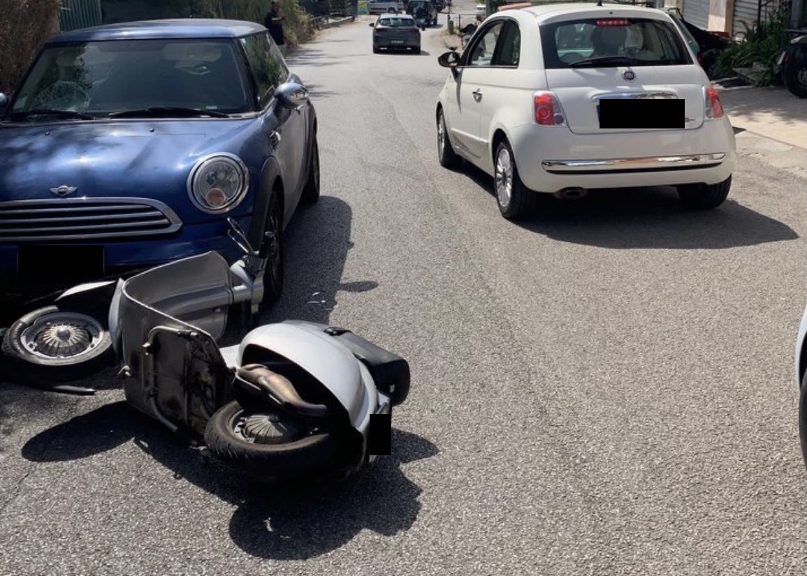 Pisciotta, auto contro Vespa: 17enne in ospedale