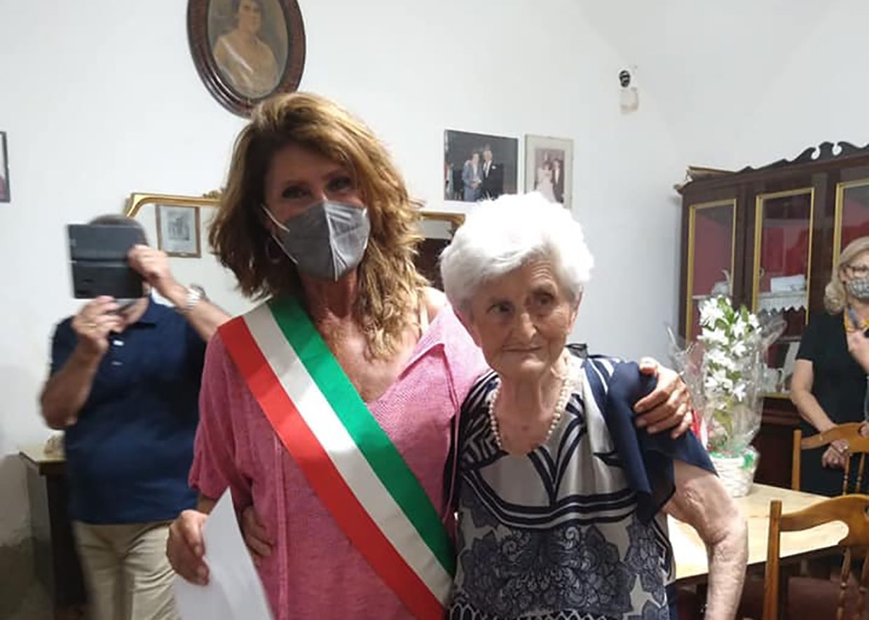 Castellabate è in festa, nonna Filomena compie 100 anni