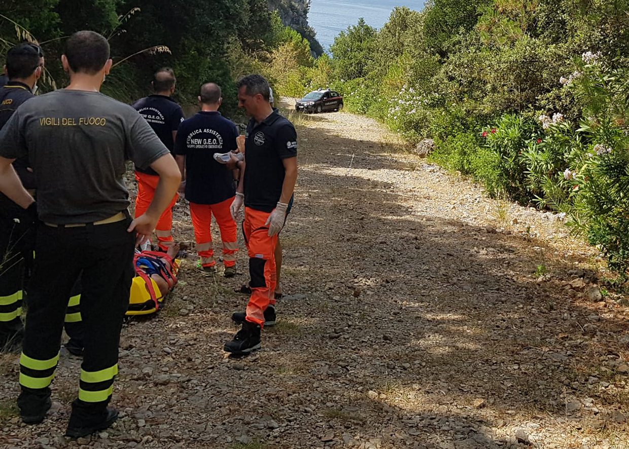 Sapri, escursionista 50enne cade lungo il sentiero Apprezzami l’Asino: soccorsa