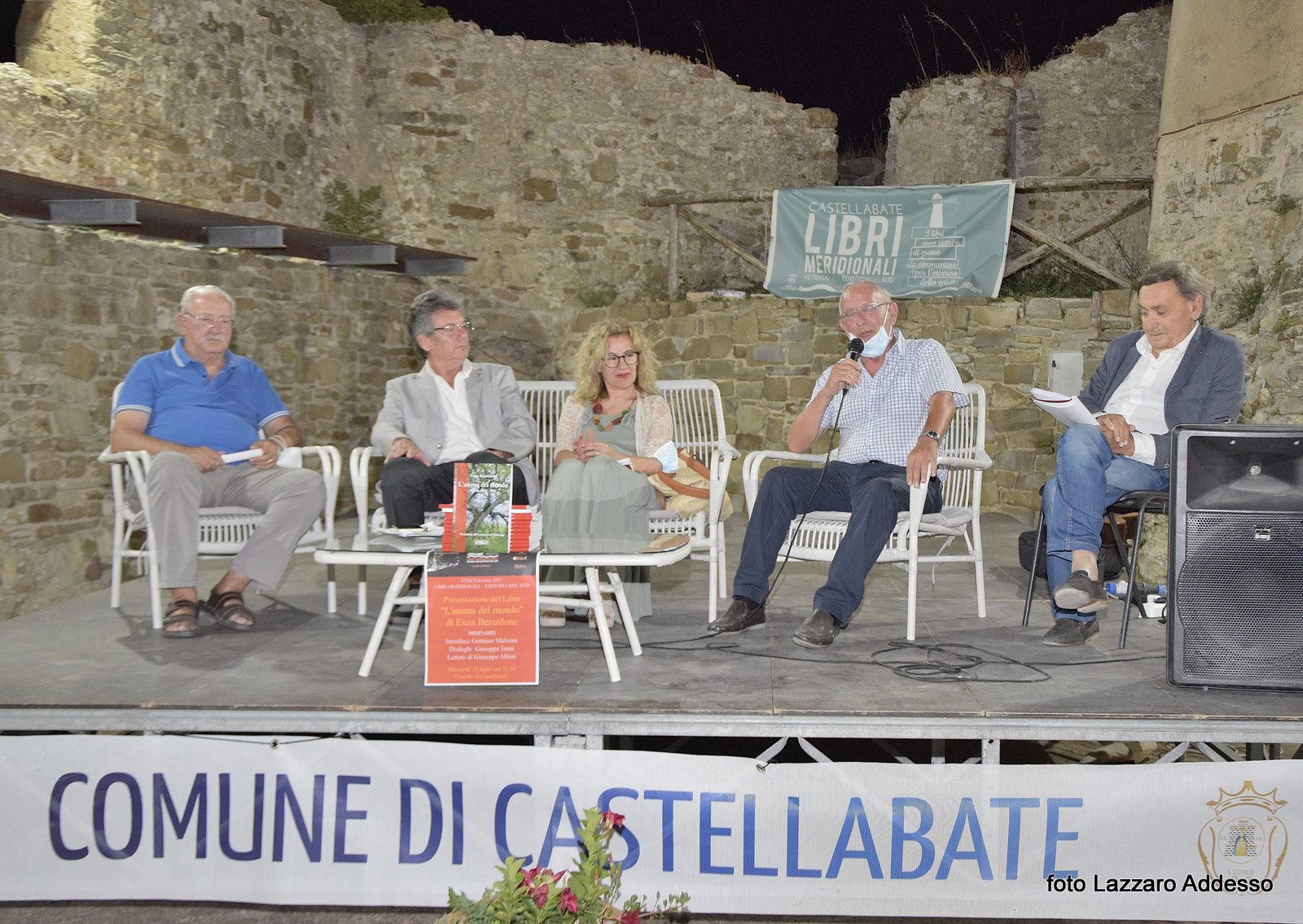 La poetessa Enza Berardone incanta il pubblico del Castello di Castellabate