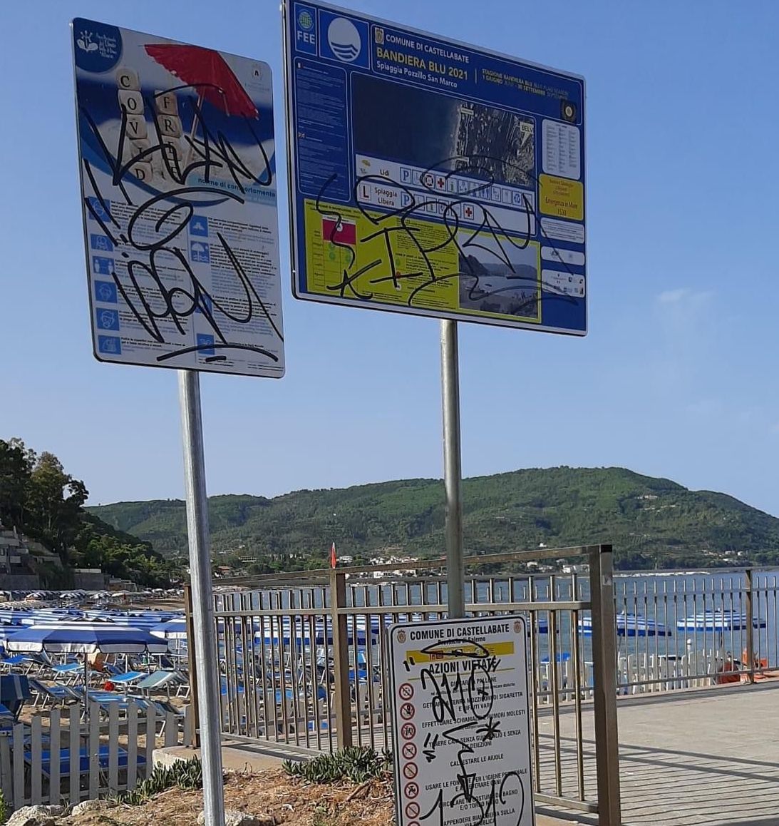 Castellabate, vandali danneggiano segnaletica del lungomare di Santa Maria
