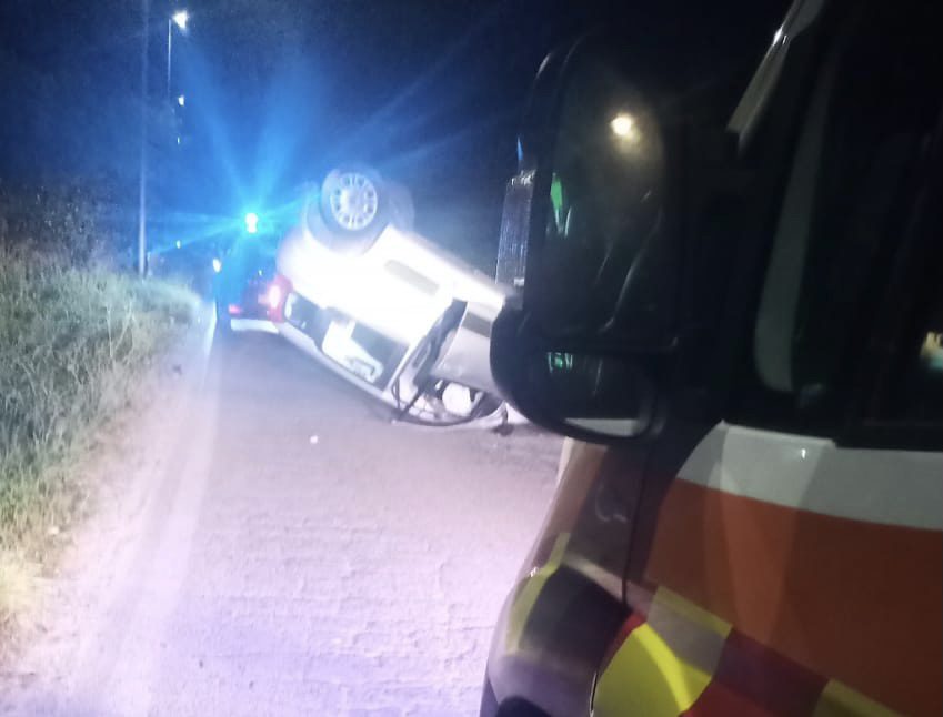 Castellabate, auto si ribalta nella notte: un ferito