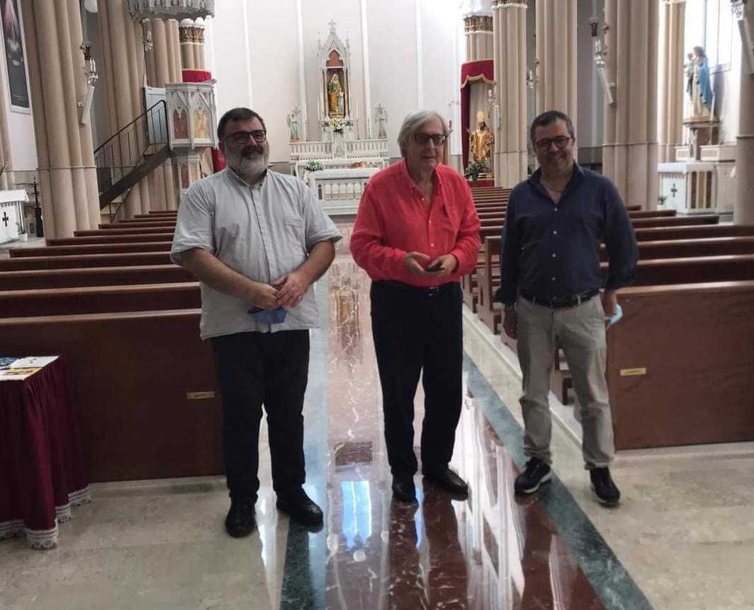 Sgarbi in visita a sorpresa nella chiesa di Sant’Anna a Montesano sulla Marcellana