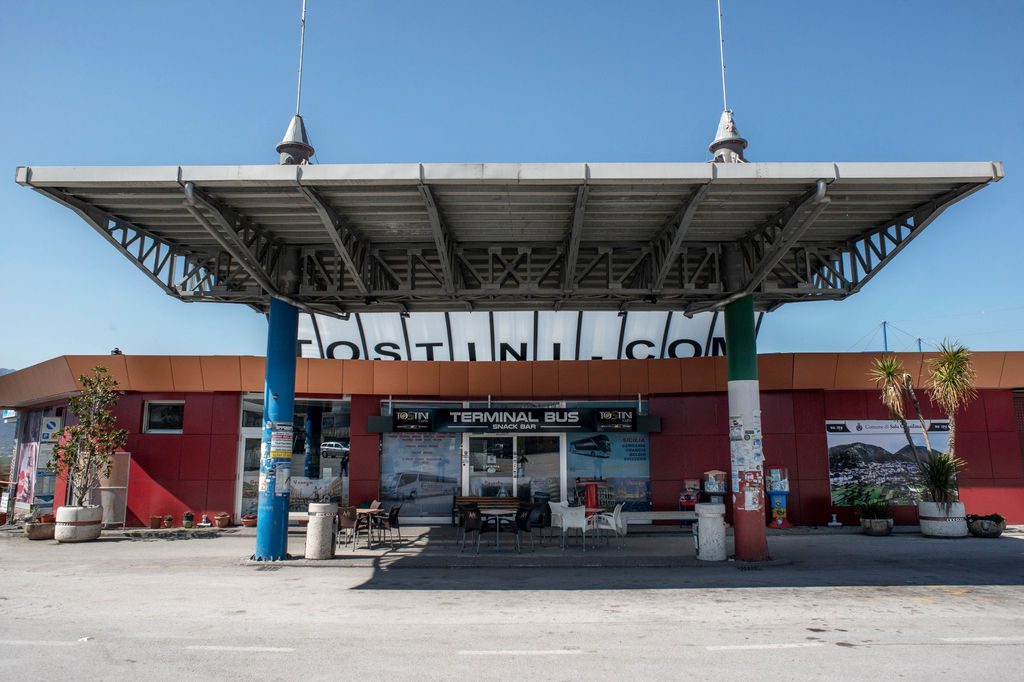 Sala Consilina, due ragazzi armati di roncola al terminal bus: fermati