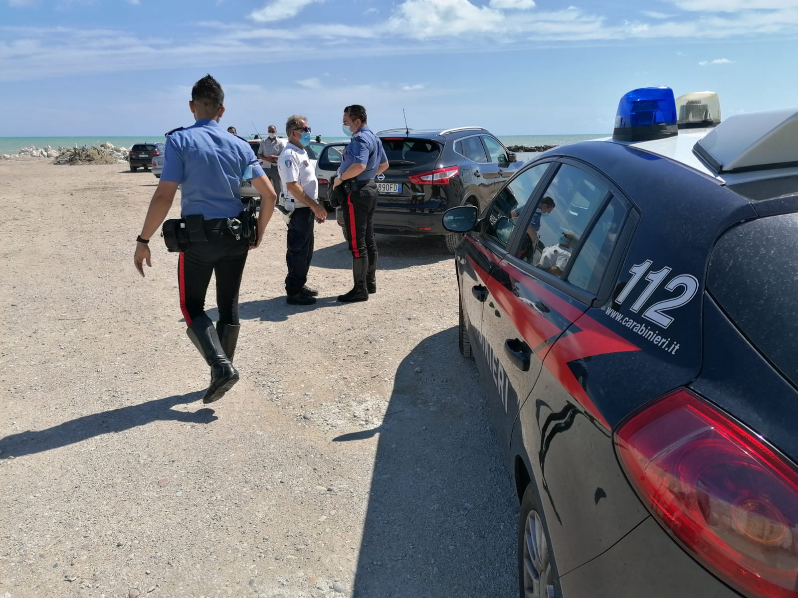 Tragedia in spiaggia, scoperto il cadavere di un ragazzo