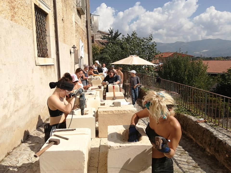 A Buonabitacolo gli allievi del Liceo artistico di Zurigo: le loro opere per la comunità