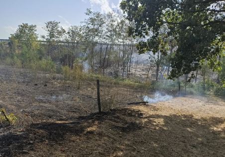 Doppio incendio nei campi a Sala Consilina e Padula: squadra antincendio e vigili del fuoco a lavoro