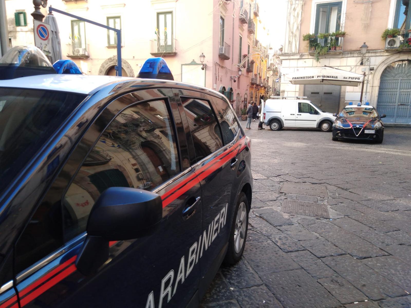 Carabinieri fermano lite tra fidanzati ma scoprono droga: 21enne di Vallo della Lucania in manette