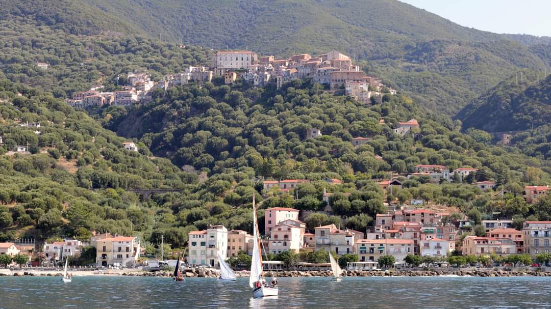 Barche da tutta Italia a Marina di Pisciotta per il Raduno nazionale di Vela Latina
