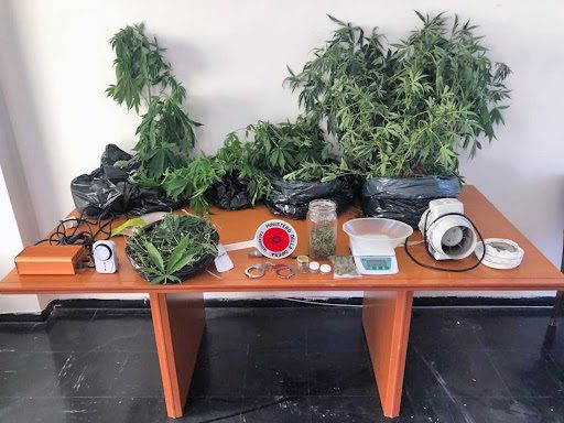 Ottati, odore di marijuana durante pattugliamento: carabinieri scoprono pusher