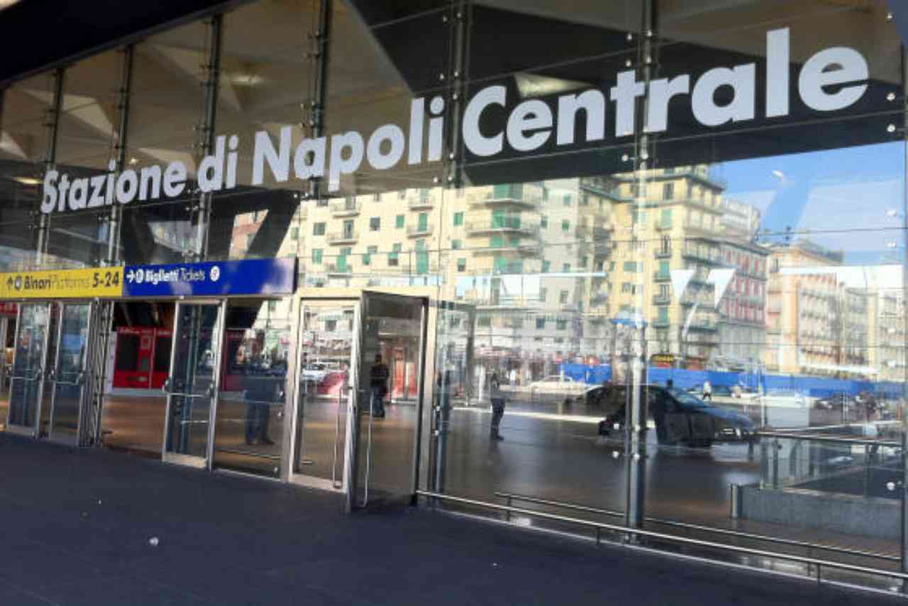 Guasto alla stazione di Napoli, treni per il Cilento bloccati