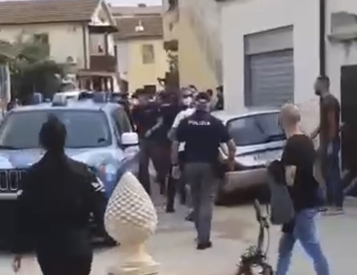 Striscia La Notizia: Brumotti e Rubano aggrediti a Foggia