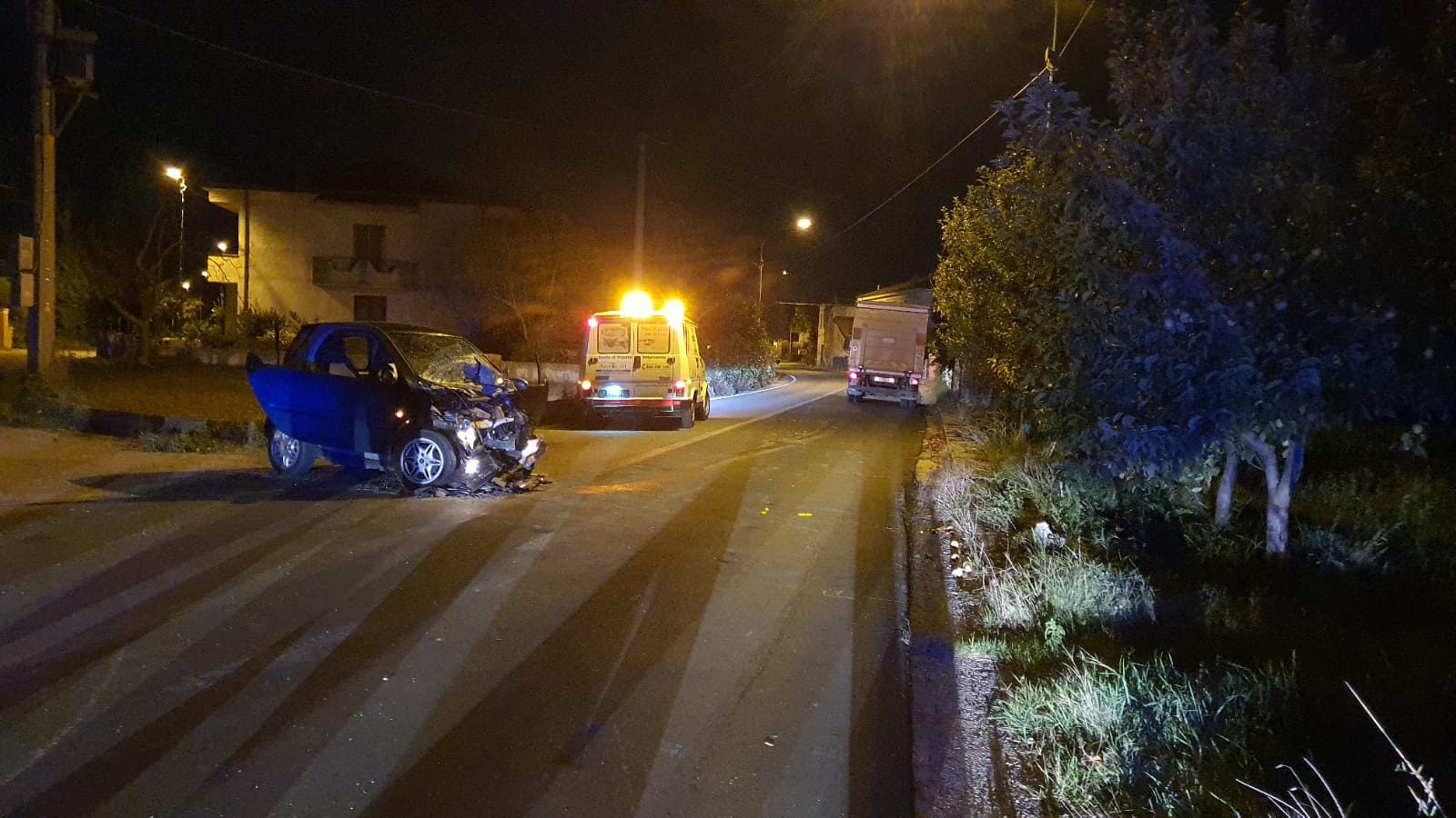 Sassano, scontro tra camion e Smart: ferito 20enne