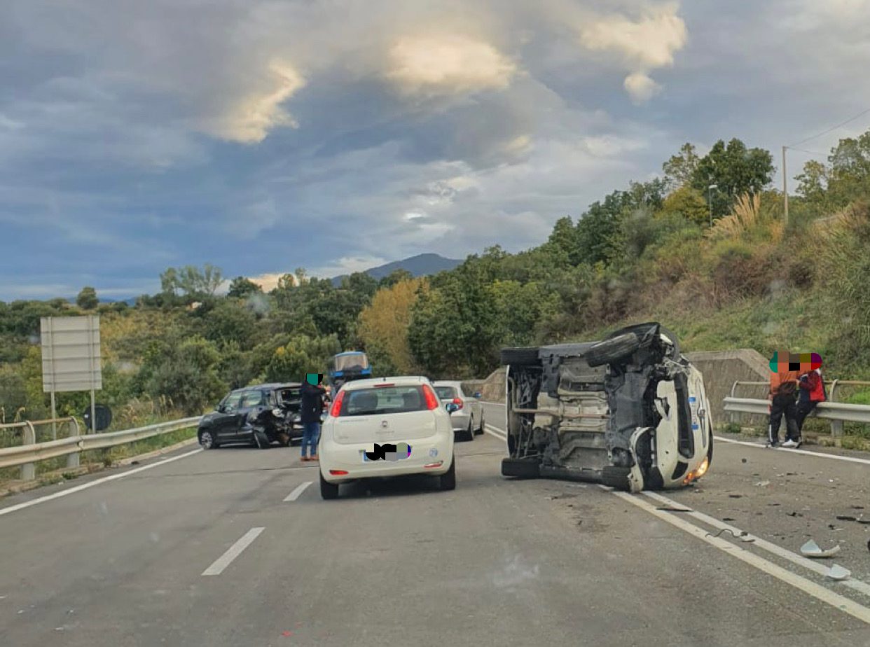 Schianto sulla Cilentana, 3 auto coinvolte