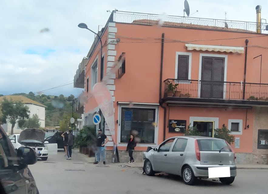 Incidente stradale a Castelnuovo Cilento: due feriti lievi