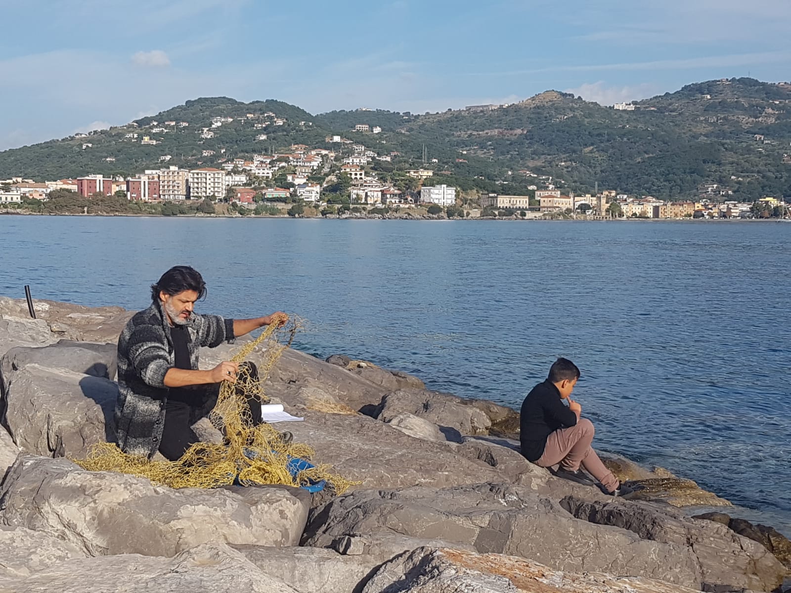 Costantino Comito nel film ‘Tra uomo e mare’, l’attore incantato dalle bellezze di Sapri