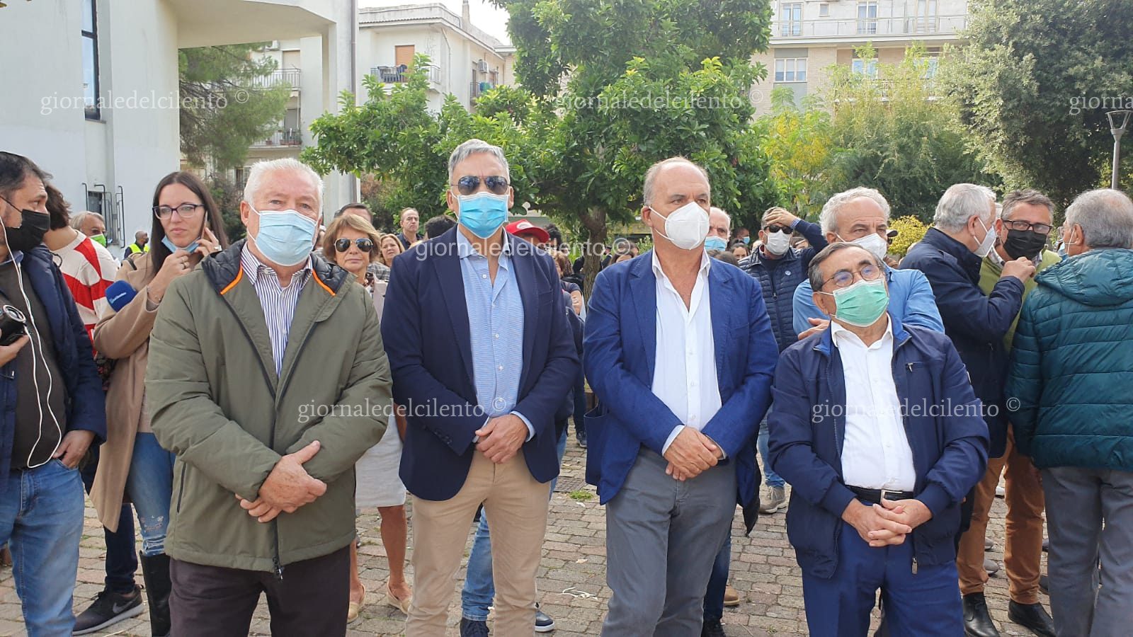 A Sapri centinaia in piazza per l’alta velocità. Alla manifestazione sindaci e cittadini «Nessun passo indietro»