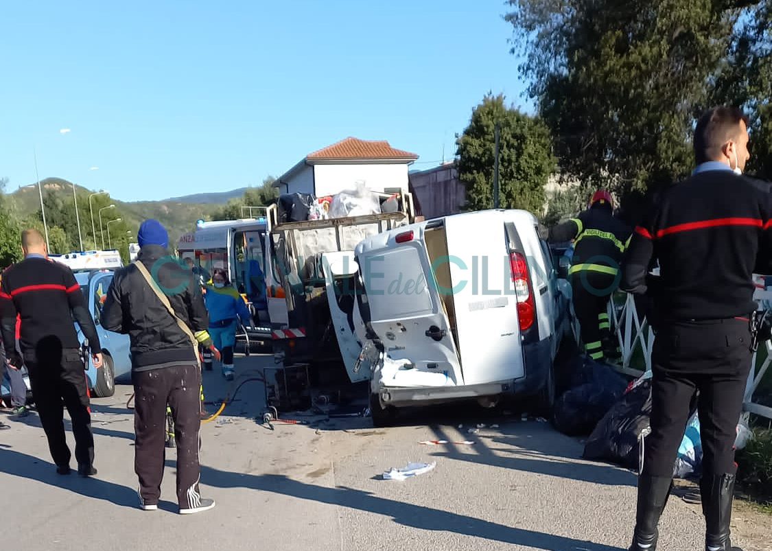 Palinuro, grave incidente: feriti estratti dalle lamiere