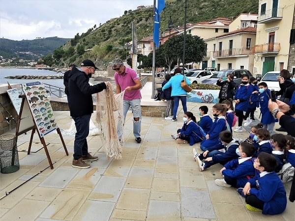 «Porto didattico», studenti di Montecorice a lezione di arti marinare