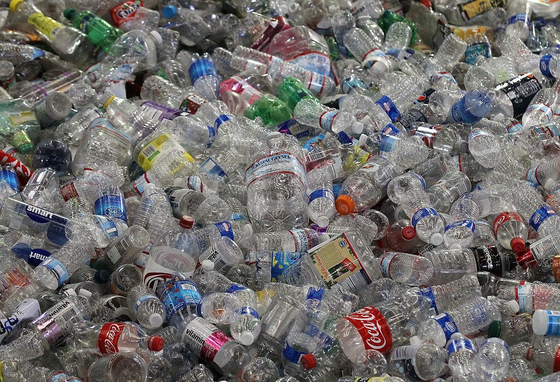 Castellabate, ogni 100 bottiglie di plastica riciclate un buono sconto da 5 euro